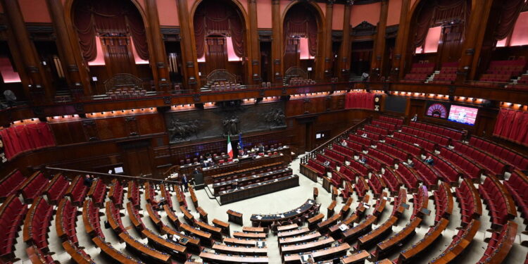 Il decreto Ucraina verso l’Aula, ipotesi di voto di fiducia