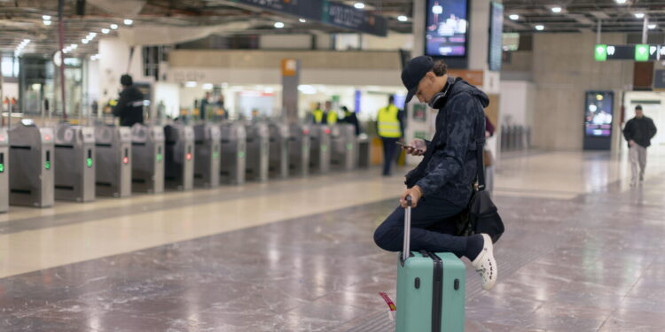 Scioperi, a fine febbraio a rischio aerei, treni e trasporto locale