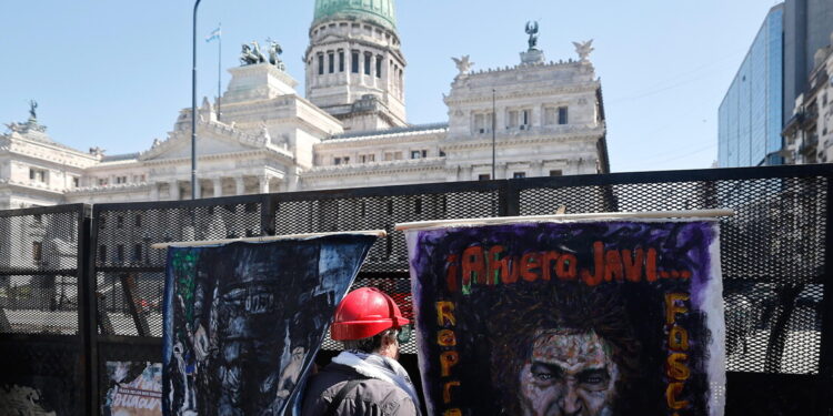 Argentina, approvata la controversa riforma del lavoro di Milei