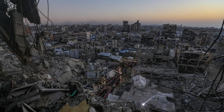 Attacchi israeliani su Gaza, almeno cinque morti