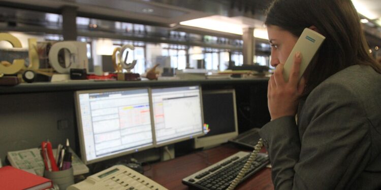 Lo spread fra Btp e Bund chiude in discesa a 60,1 punti