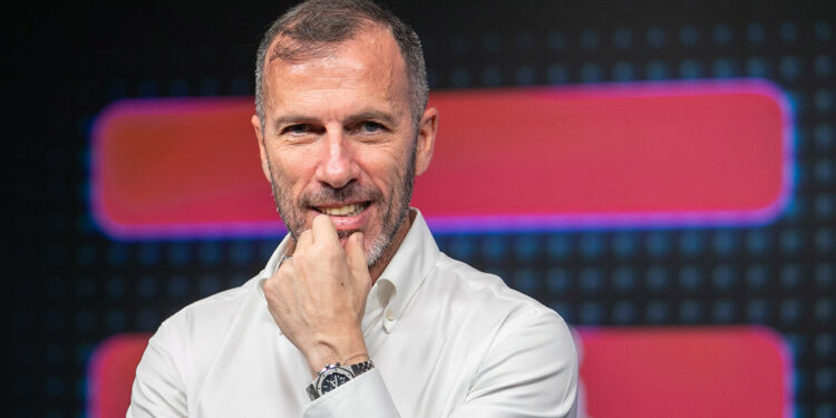 TIM annuncia raggruppamento azioni e buyback