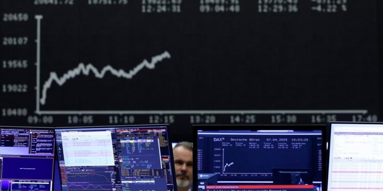 Spread Btp-Bund in aumento a 62 punti base, crollano i rendimenti dei titoli tedeschi