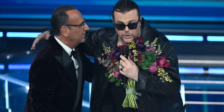 Sarcasmo Grignani a Conti, ‘sui fiori c’è il numero della Pausini così la chiamo?’