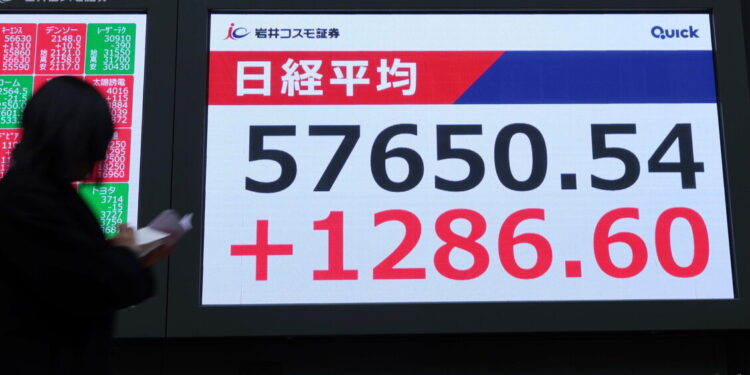 Borsa: Tokyo, apertura in forte rialzo (+3,70%)