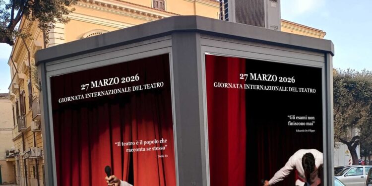 Edicola abbandonata nel Foggiano diventa un teatro