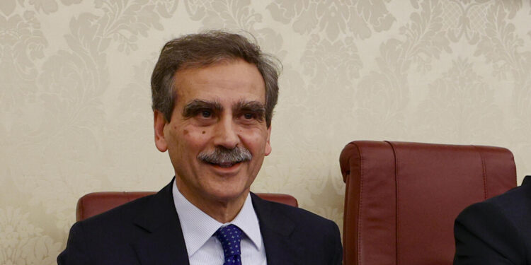 Il cda di Mps toglie le deleghe a Lovaglio