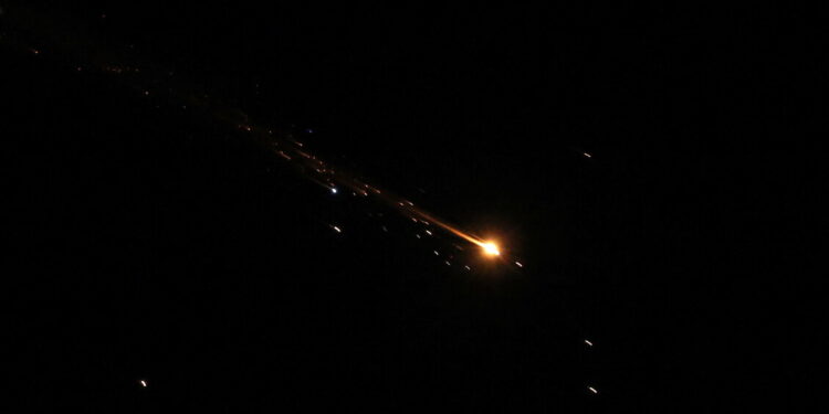 Esercito israeliano: ‘Sferrati attacchi su larga scala in Iran’