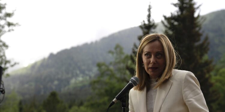 Meloni, importante la decisione di rilasciare 400 milioni di barili di greggio