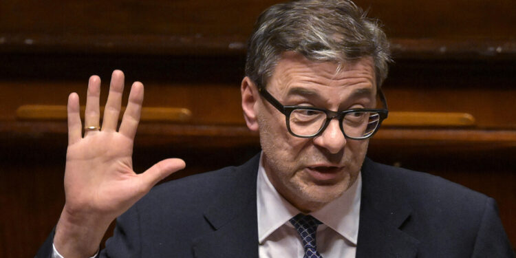 Giorgetti: ‘Guerra e sfiducia, stress test per i conti’