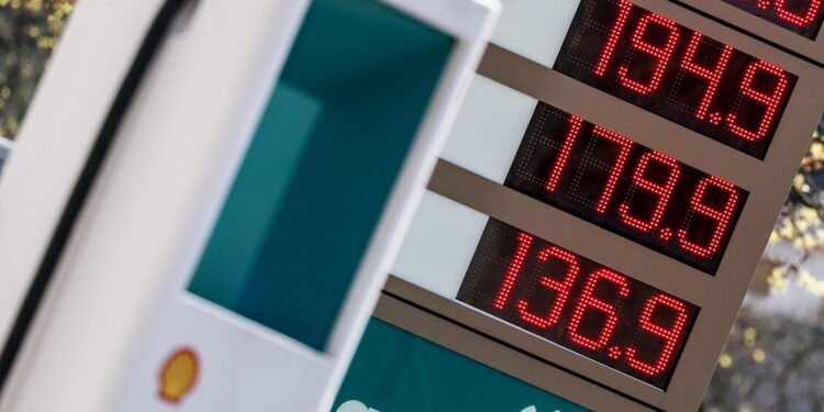 L’Opec+ valuta l’aumento della produzione del petrolio