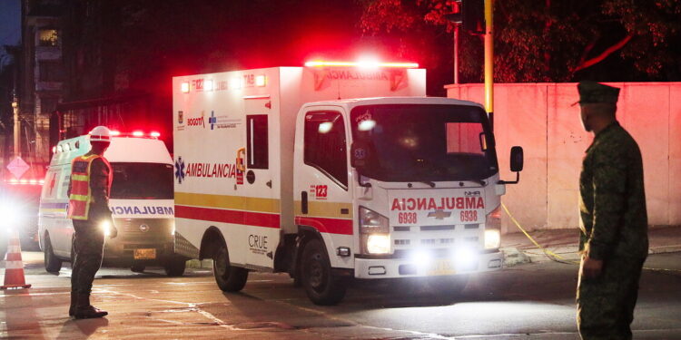 Aereo militare caduto in Colombia, il bilancio sale ad almeno 66 morti e decine di feriti