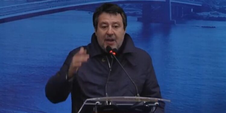 Salvini, ’80 anni che dicono il ponte dopo, e non si fanno strade e ferrovie’