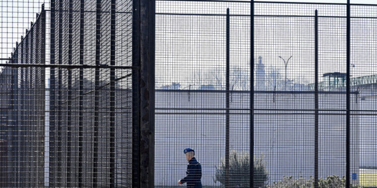 Mattarella allarme carceri, ‘i suicidi sconfitta dello Stato’
