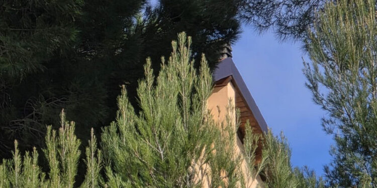 Bimba morta, Ris prelevano due paia di scarpe nella casa