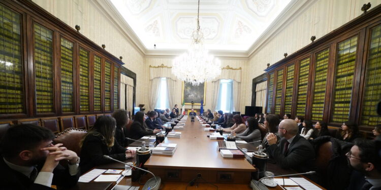 Fontana incontra alla Camera neoassunti e vertici dell’ANSA