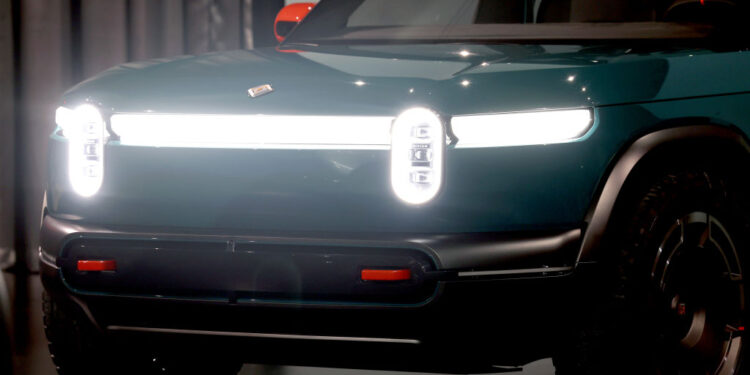 Rivian scatta in Borsa dopo che Uber investirà fino a 1,25 miliardi di dollari in un accordo sui robotaxi