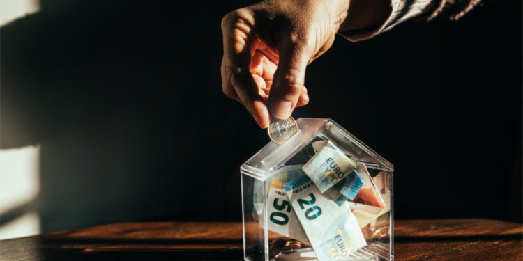 Più risparmio ma meno slancio: la guerra in Iran frena gli investimenti degli italiani