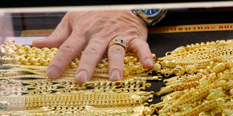 Prezzo dell’oro oltre quota 5mila dollari in attesa dei nuovi tassi Bce e Fed