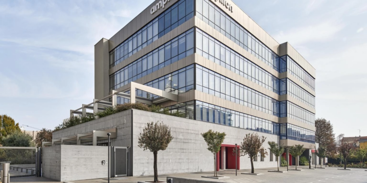 Amplifon acquisisce Gn Hearing per 2,3 miliardi. Il titolo soffre in Borsa