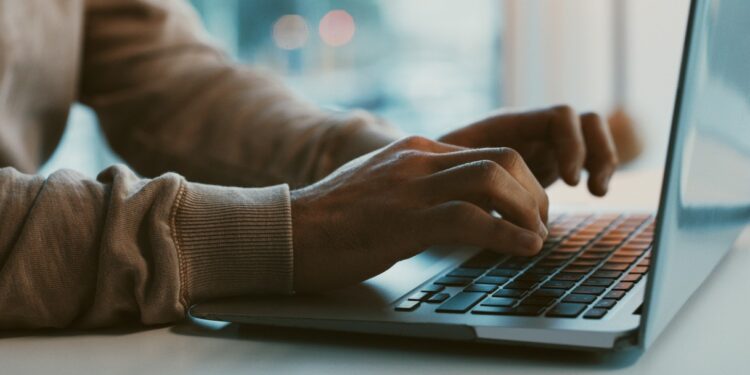 Allarme risparmi, i 3 errori che oggi stanno bruciando il potere di acquisto