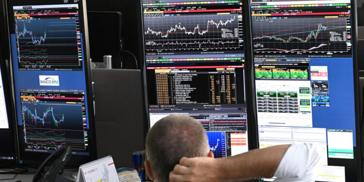 Lo spread tra Btp e Bund chiude in rialzo a 92 punti