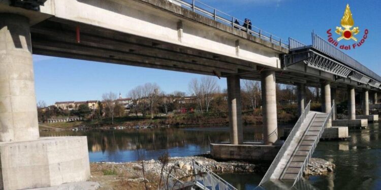 Quinto crollo della passerella ciclopedonale sull’Adda