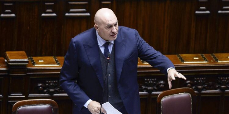 Iran, Crosetto: “Situazione drammatica, da decenni mai come ora su orlo dell’abisso”. Senato approva risoluzione maggioranza