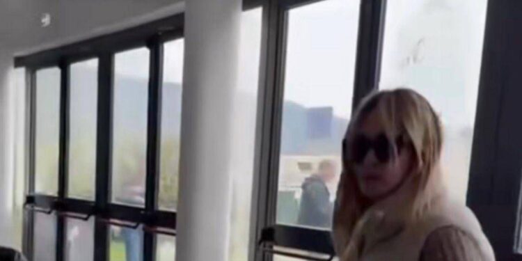 Meloni, pomeriggio a Tivoli da mamma: in tribuna al palazzetto per le gare della figlia Ginevra