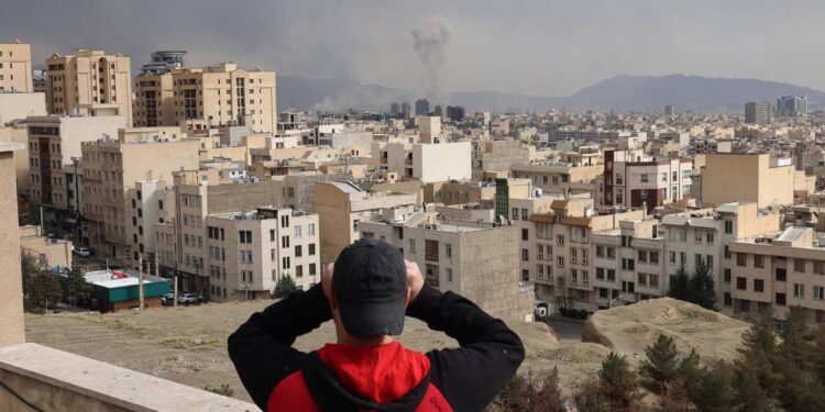 Attacco all’Iran, cosa fa l’Europa: le posizioni di Francia, Gran Bretagna, Spagna