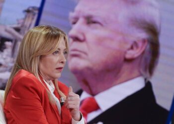 Il nuovo elogio di Trump a Meloni diventa un caso, Pd: “Governo smentisca aiuto su Iran”