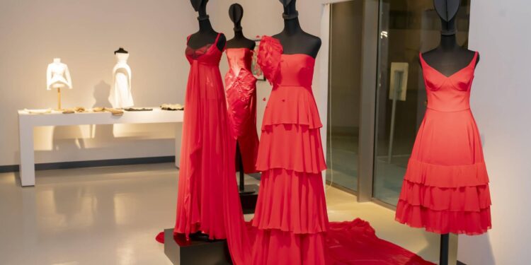 New York celebra la moda e il cinema con la mostra ‘Fashion Frames’