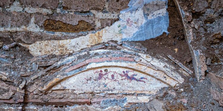 Roma, scoperta area funeraria con tombe decorate nella Necropoli Ostiense