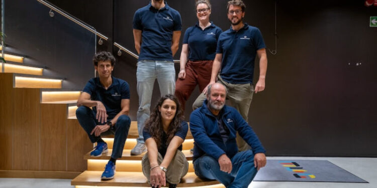 Dalla presa elettro-adesiva ai bracci robotici per satelliti: Adaptronics e Fluid Wire Robotics rafforzano la corsa italiana alla robotica orbitale