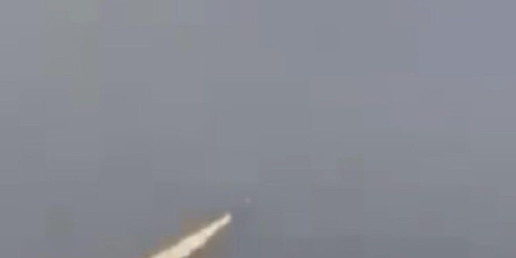 Difese aeree Kuwait, ‘stiamo respingendo missili e droni nemici’