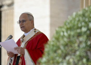 Il Papa, il mondo ferito da guerre e soprusi