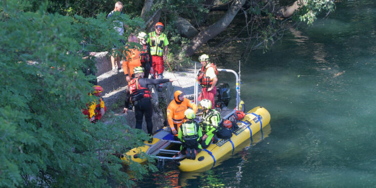 Giovane scivola in un torrente e muore annegato nel vicentino