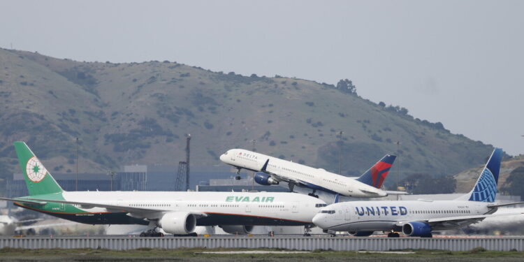 Iata, l’Europa importa il 30% del fabbisogno di carburante per aerei