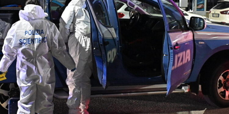 Precipita dalla tromba delle scale in una palazzina, morto 12enne