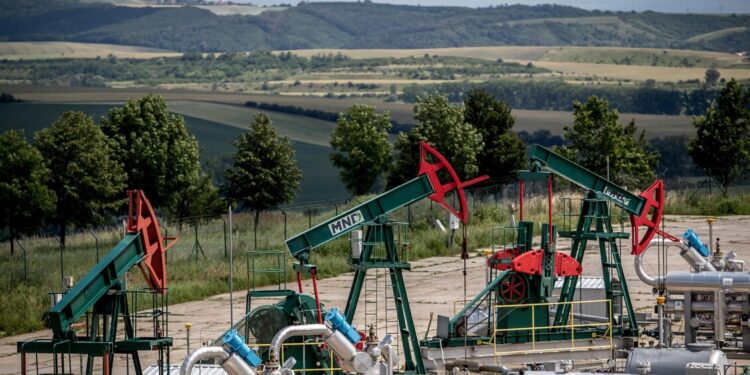 Il petrolio in calo a New York a 110,98 dollari