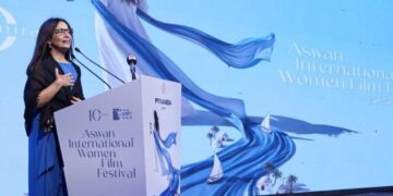 Apre festival delle donne di Assuan con una dedica ad Aziza Amir