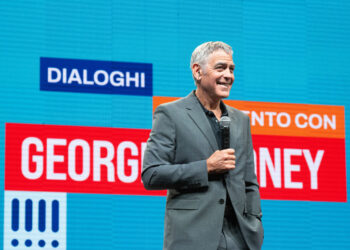 Clooney incontra 2.700 studenti a Cuneo per i “Dialoghi sul Talento”
