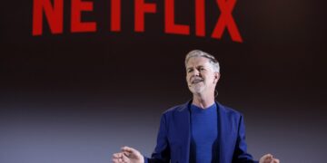 Il cofondatore Reed Hastings lascia Netflix. Il titolo crolla in Borsa nonostante i conti sopra le attese