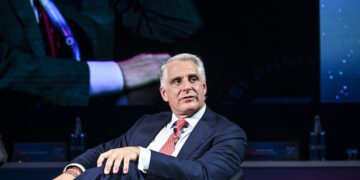 Unicredit accelera su Commerzbank: Orcel delinea tempi e scenari dell’ops