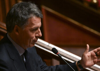 Renzi: ‘Salis ripensi alle primarie’. Dai dem il ‘no’ ai federatori