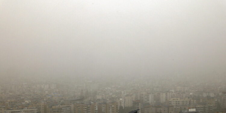 La periferia sud di Beirut bombardata da Israele