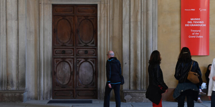 Uffizi sotto ricatto hacker, opere nei caveau e porte murate
