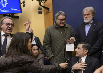 Deputati sospesi per la conferenza di Casapound, opposizioni all’attacco