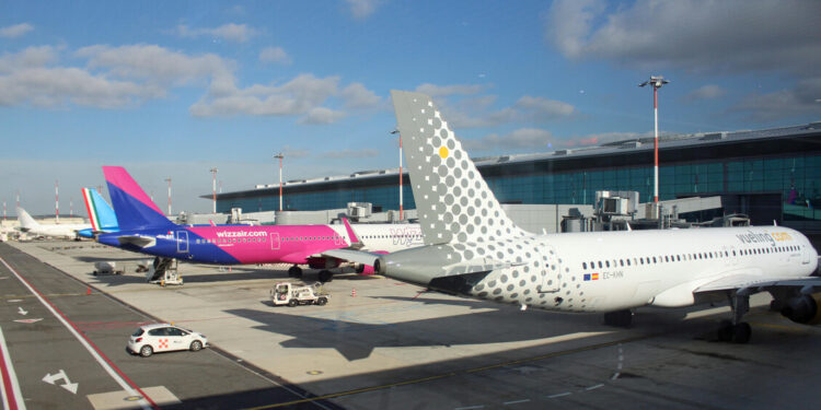 Ancora alta l’attenzione sugli aeroporti per la crisi del carburante