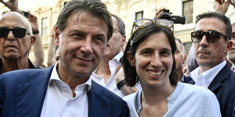 I dem attaccano Conte sulla leadership, lui rilancia “primarie ampie”
